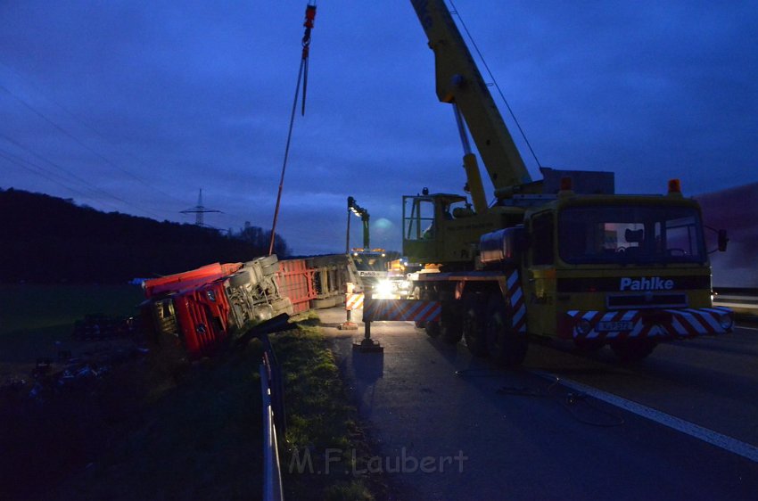 Bierlaster umgestuerzt A 3 Rich Frankfurt Hoehe AS Lohmar P175.JPG